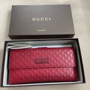 Gucci Microguccissima Continental Flap Wallet in Red
